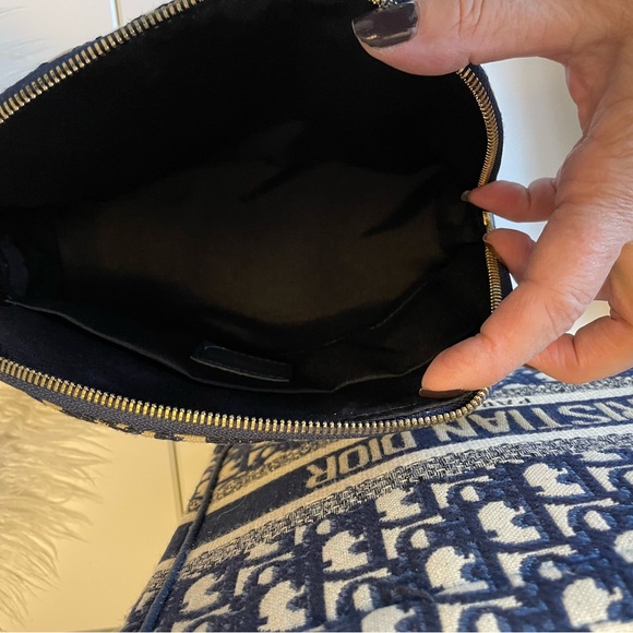 Blue and White Patterned Tote - Picture 12 of 12